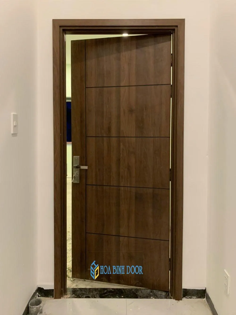 so sánh cửa gỗ công nghiệp